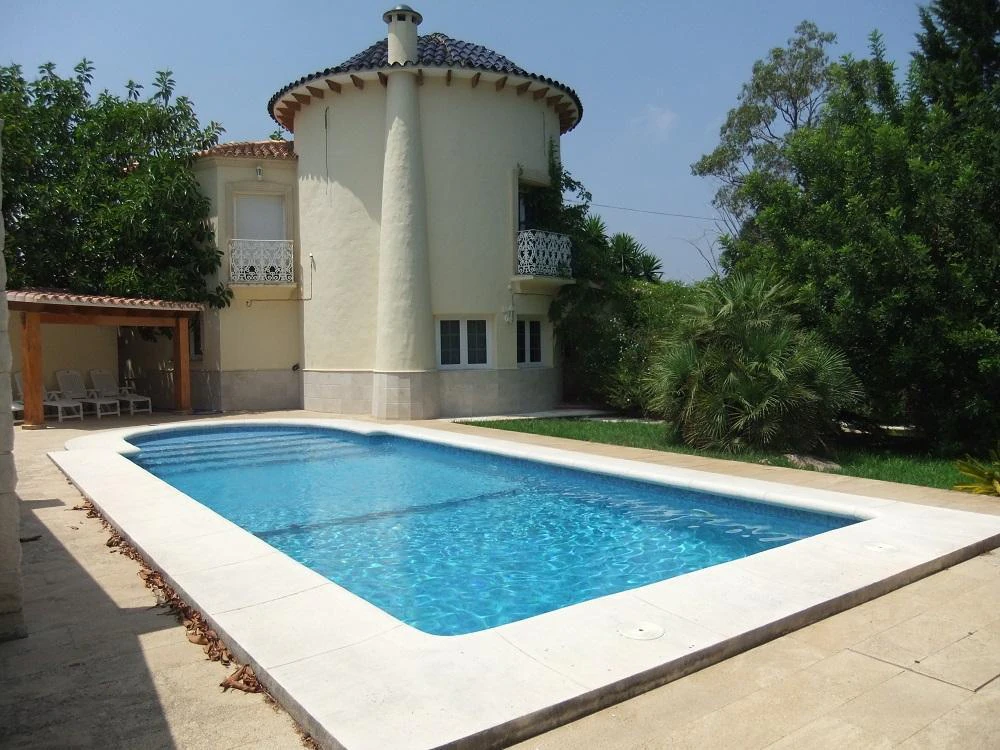 Villa 4 habitaciones con amplia parcela